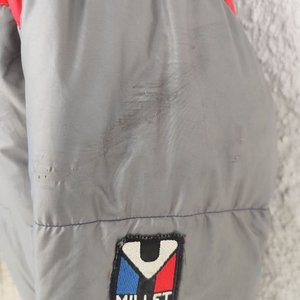 Campera Acolchada Millet Gris y Roja con Capucha - imagen 14