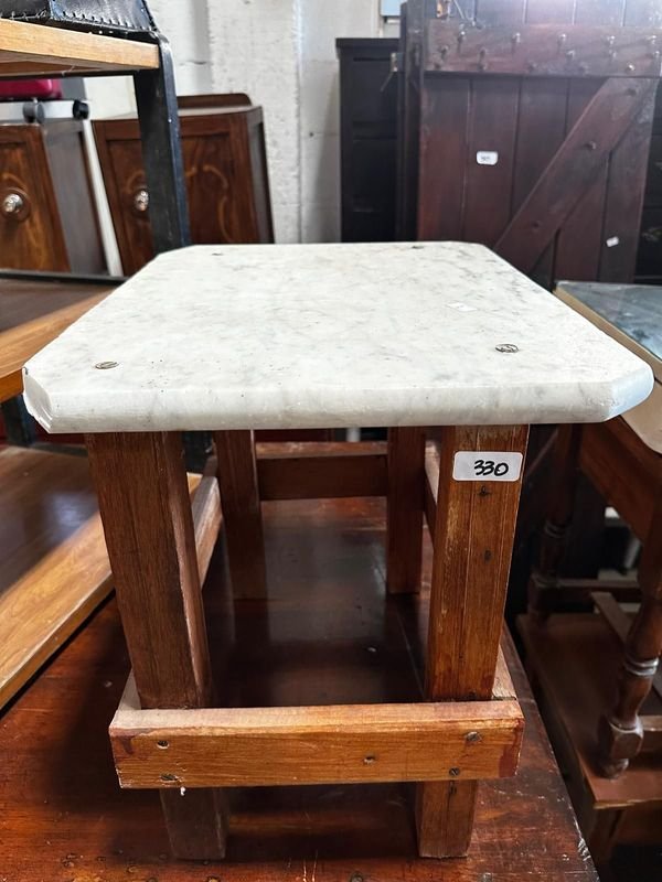 MESA RATONA DE MÁRMOL CON PATAS DE MADERA - imagen 2