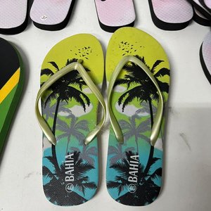 Lote de 13 Pares de Ojotas y Chinelas Variadas - imagen 3