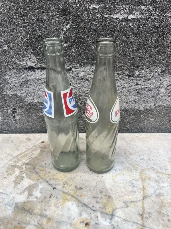 Dos botellas de Pepsi Cola vacías en excelente condición - imagen 2