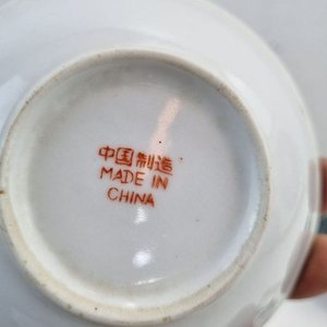 Lote de Bazar: Tetera, Azucarera, Lechera, Tazas, Ceniceros y Más - imagen 5