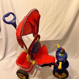 Triciclo Infantil Evolutivo Bebesit con Manija Guía y Capota Roja - imagen 1
