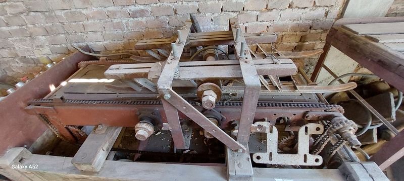 Aparato raro de metal con características antiguas - imagen 8