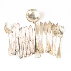 Lote siguiente: Conjunto de 15 Cubiertos de Plata Antigua