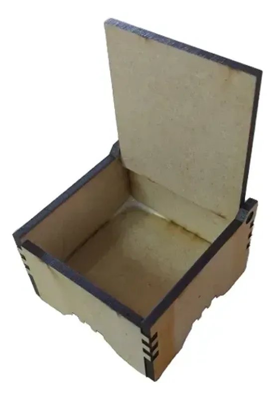 Lote siguiente: Caja de madera de guardado con diseño simple