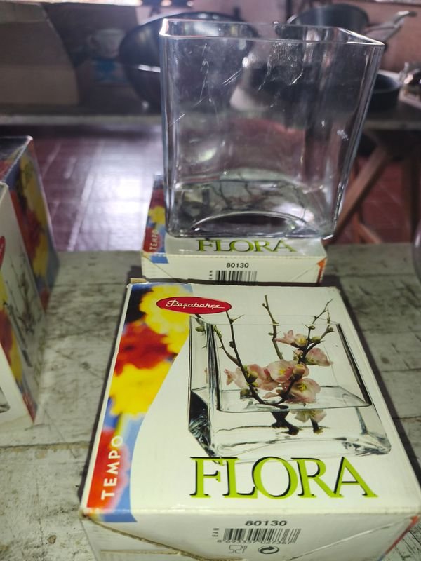 4 Floreros Cuadrados Transparentes de Vidrio