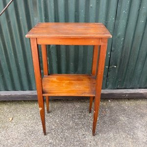 Mesita Auxiliar Alta de Madera Estilo Clásico - imagen 1