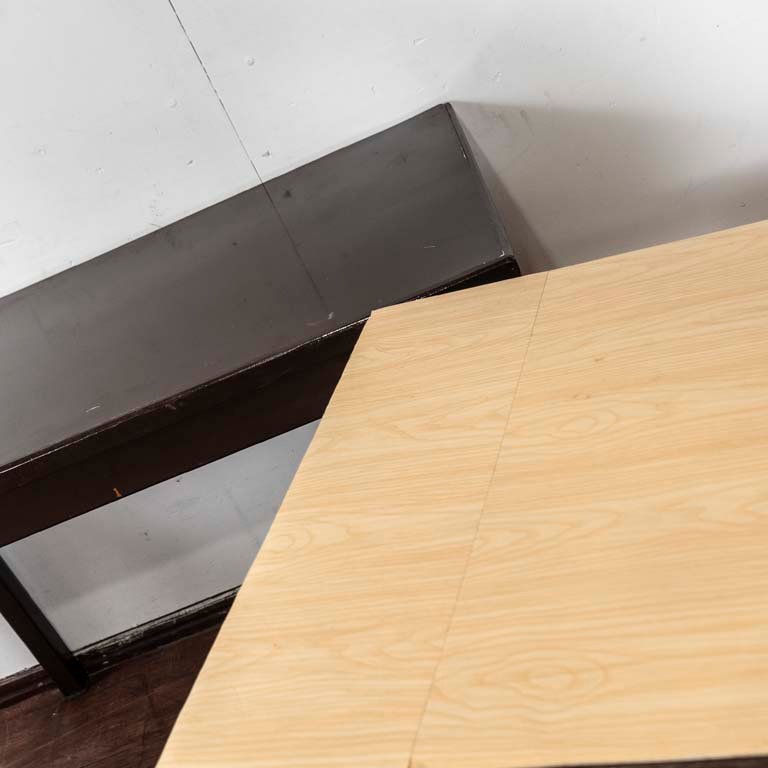 Muebles de madera con detalles y enchapado - imagen 2