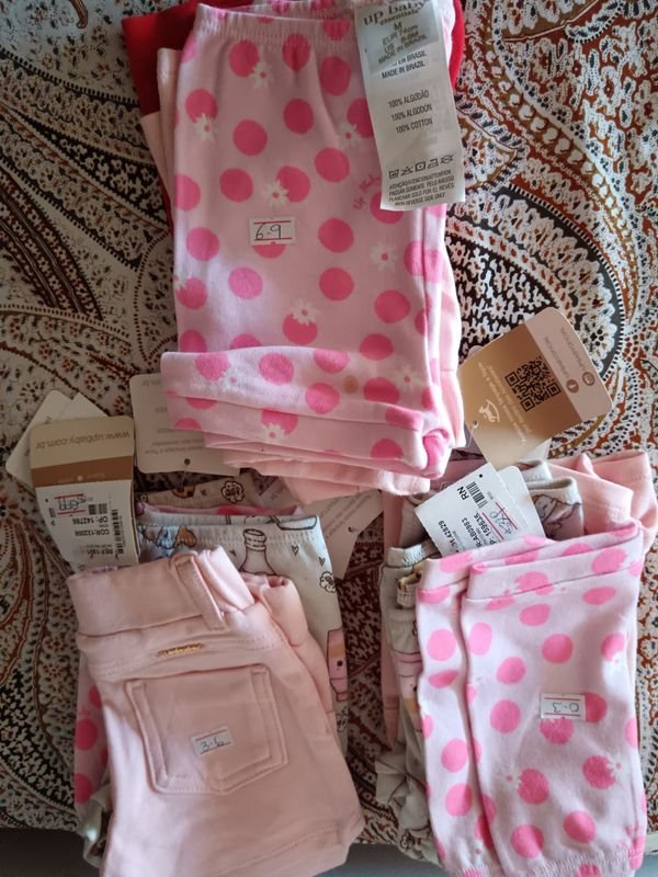 Ropa para bebés: shorts de diferentes tamaños y colores - imagen 2