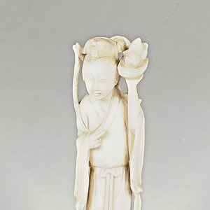 Talla de Marfil de Dama Antigua, 13 cm de Altura - imagen 2