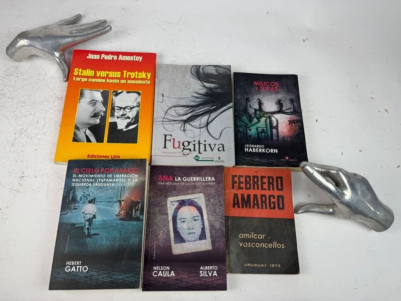 Colección de libros sobre historia política y militancia en la URSS, Tupamaros y Uruguay