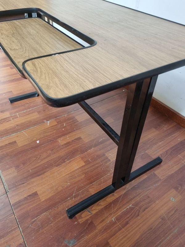 Escritorio Con Bandeja y Silla de Oficina - imagen 9