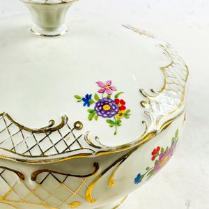 Bombonera de Porcelana Floral con Tapa - Gloria - imagen 3