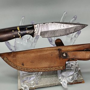 Cuchillo con Hoja Estilo Damasco y Empuñadura de Madera y Bronce con Vaina - imagen 7