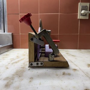 Rebanadora Manual de Mesa con Base de Madera y Cuchilla Metálica - imagen 3