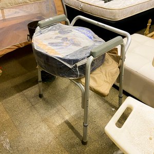 Mesa de Máquina de Coser Antigua con Pie de Hierro Blanco y Cuna - imagen 2