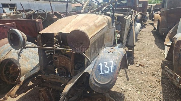 Antiguo Automóvil Clásico Ruedas y Chasis
