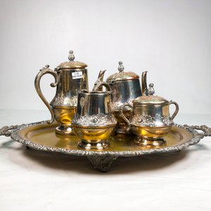 Juego de Té y Café Metálico con Bandeja Oval Labrada - imagen 3