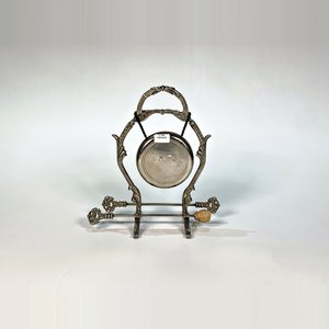 Gong de Metal Plateado con Soporte, Platillo y Martillo - imagen 2