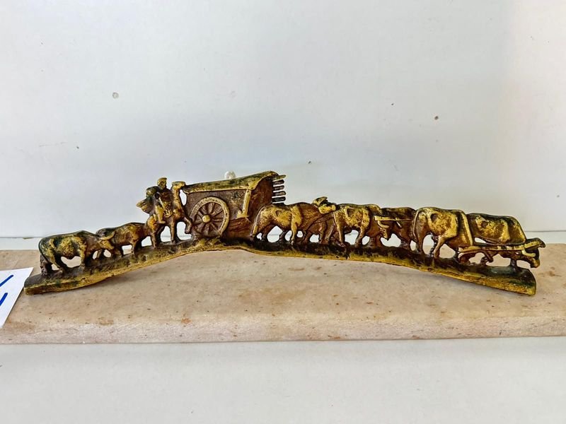 Adorno de Carreta de Bronce con Base de Mármol - imagen 2