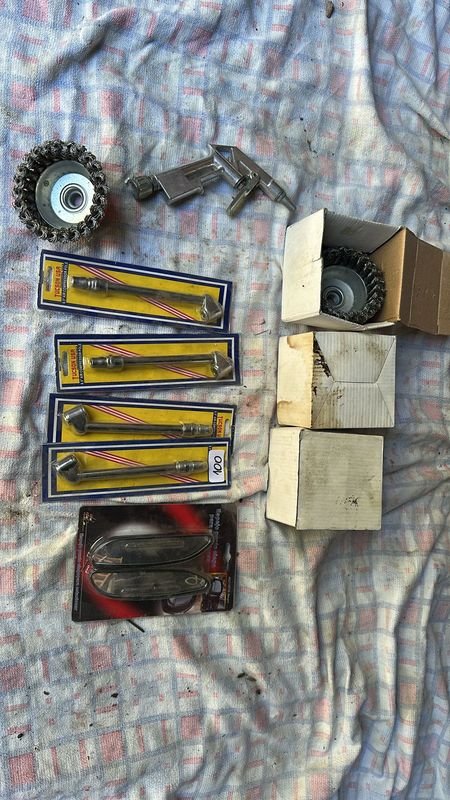Lote siguiente: Colección de Herramientas para Automóviles