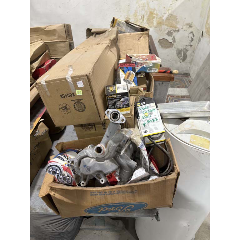 Lote siguiente: Lote de repuestos para automóviles - Correa, Filtro y Cuerpo de Bomba