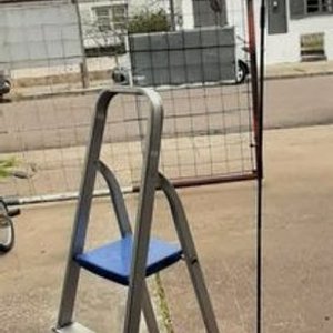 Lote siguiente: Escalera de Aluminio Plegable 3 Escalones con Descanso y Asta de Bandera