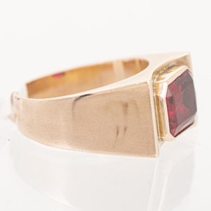 Anillo de Oro 18k con Piedra Roja Talla 18.5 mm - imagen 2