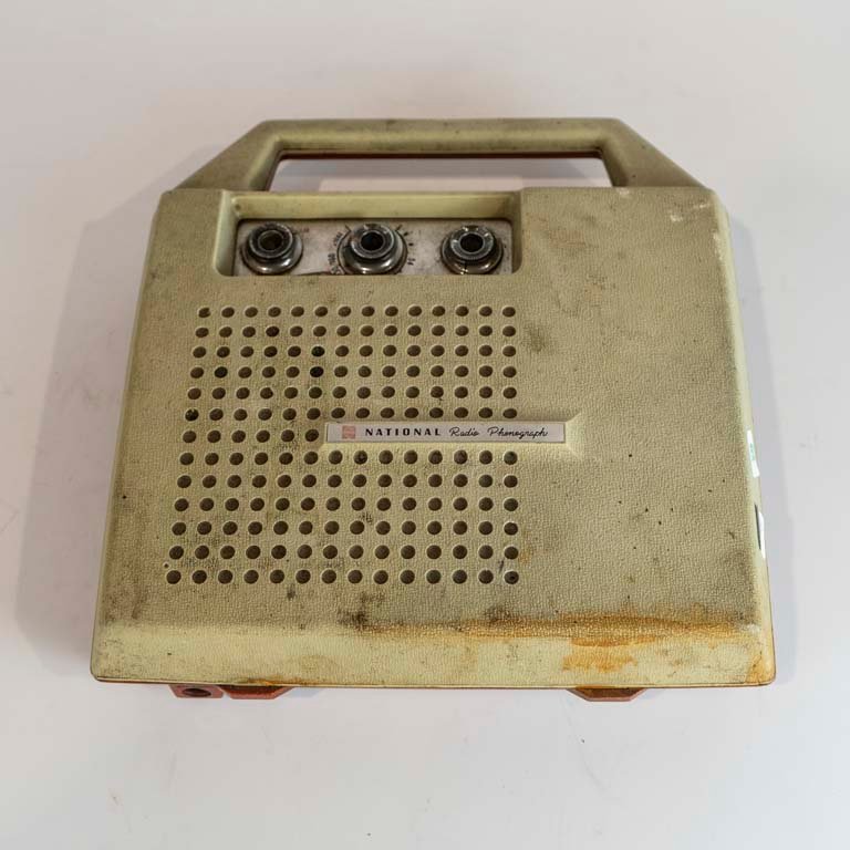 Lote siguiente: Radio Nacional en Venta - Medidas: 28x26cm