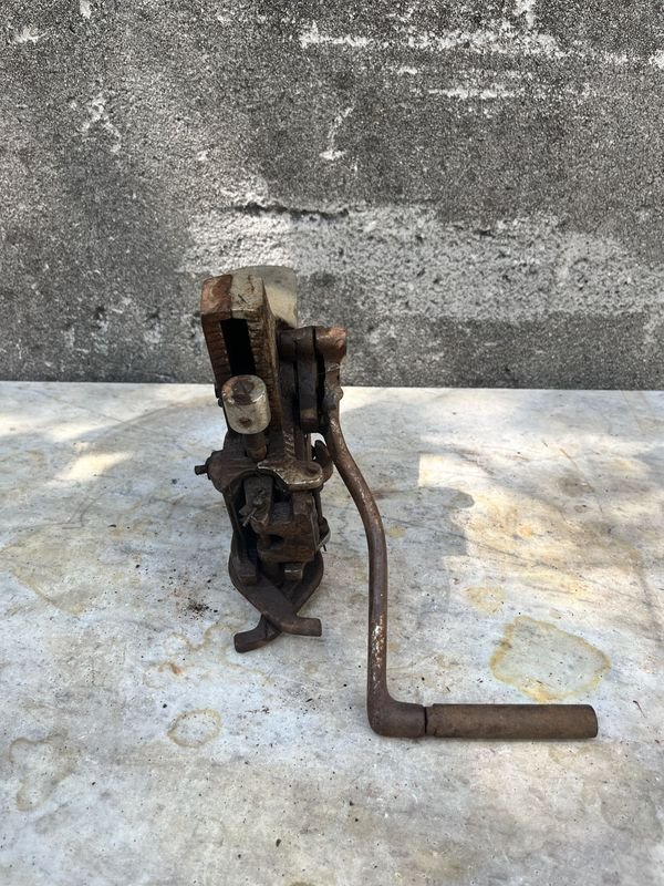 Encorchadora de metal para mesa en venta - imagen 3