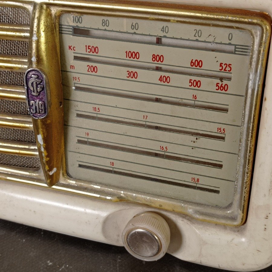 Antigua radio GELOSO 319, con pequeña rotura en la parte de atrás - imagen 4
