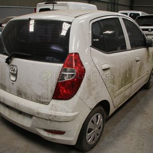 Hyundai i10 Blanco Sucio para Repuestos o Reparación - imagen 3