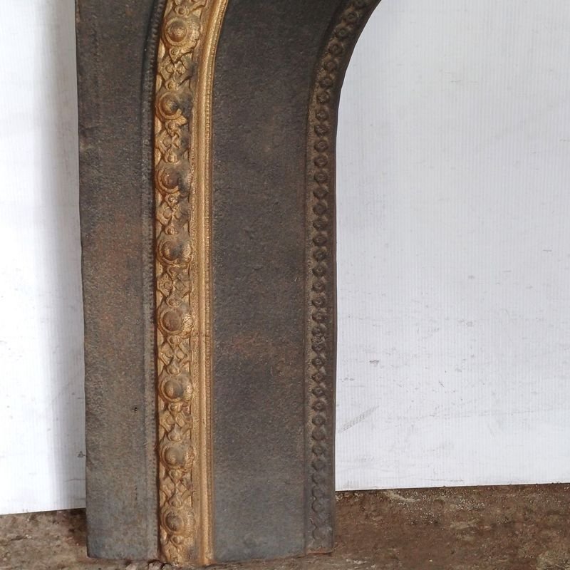 Frente de estufa de hierro fundido, diseño ornamental y arco - imagen 2