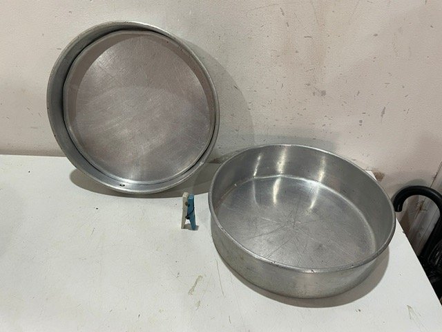 Lote siguiente: Tortera desmontable y aluminio en venta