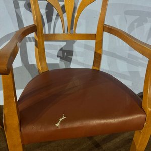 Par de Sillas de Comedor con Apoyabrazos en Madera Maciza y Asiento Tapizado - imagen 2