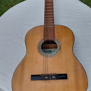 Lote siguiente: Guitarra Criolla Antigua Casa Núñez