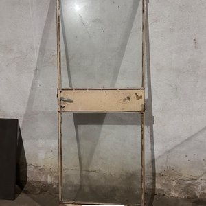 Puerta de Metal con Vidrio y Marco - imagen 1