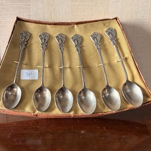 Lote anterior: Juego de 6 Cucharitas de Plata Antigua con Estuche Original