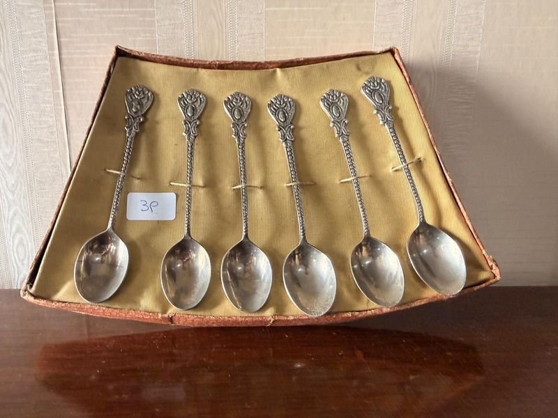 Juego de 6 Cucharitas de Plata Antigua con Estuche Original