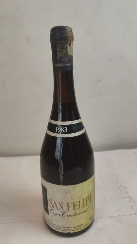 Botella de champagne Villa San Felipe cosecha 1983