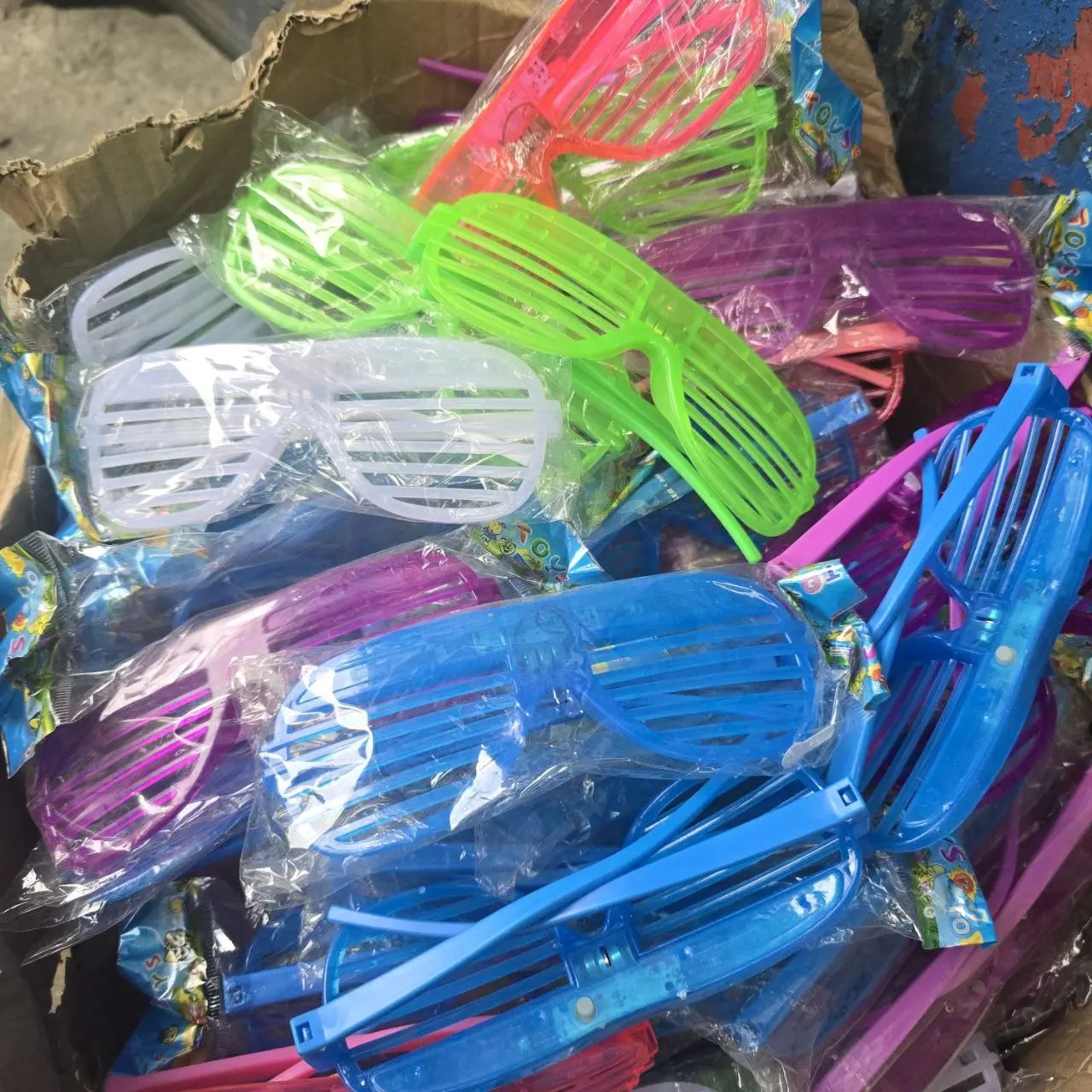 Lentes LED para cotillón en lotes - imagen 3