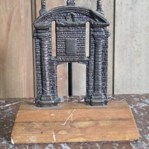 Lote anterior: Adorno Puerta Ciudadela Bronce y Madera