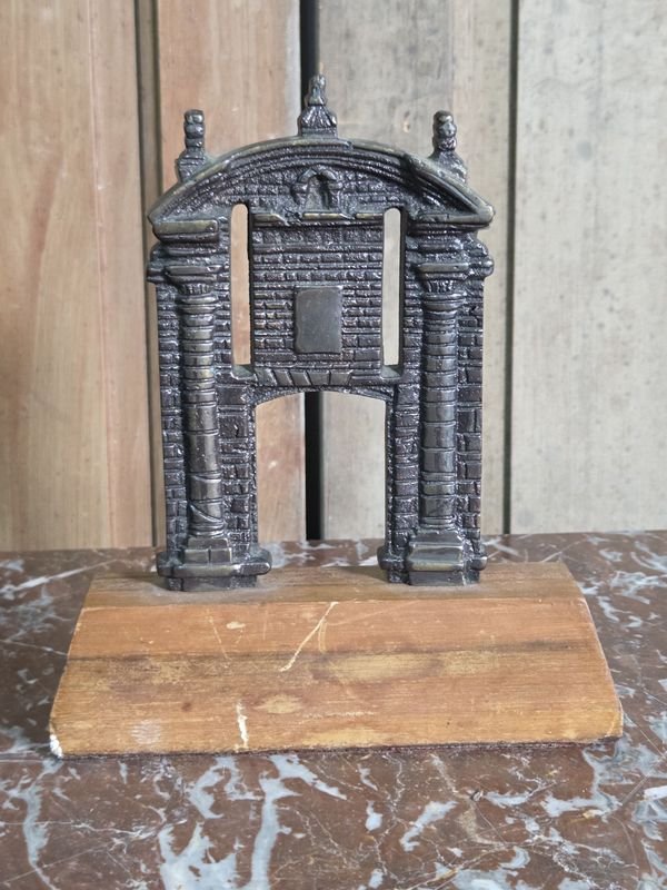 Adorno Puerta Ciudadela Bronce y Madera