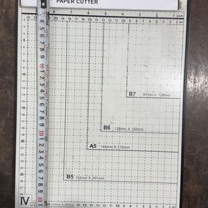 Guillotina de Papel con Mango Negro y Medidas - imagen 6