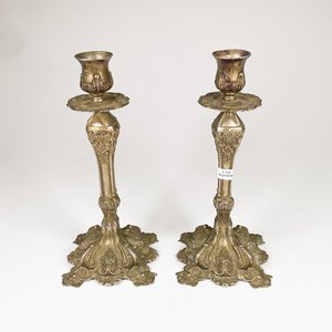 Lote anterior: Par de Candelabros Labrados de Metal Blanco, 30 cm de Altura