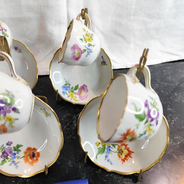 Colección de porcelana MEISSEN demitasse y platitos - imagen 4
