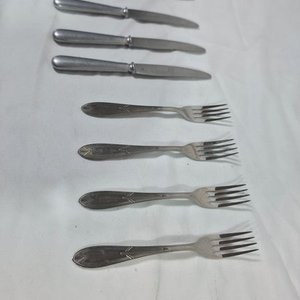 Juego de 4 Cuchillos y 4 Tenedores de Postre Acero Inoxidable - imagen 2