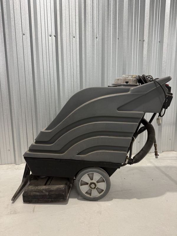 Máquina Industrial para Limpieza de Alfombras y Tapizados Tennant