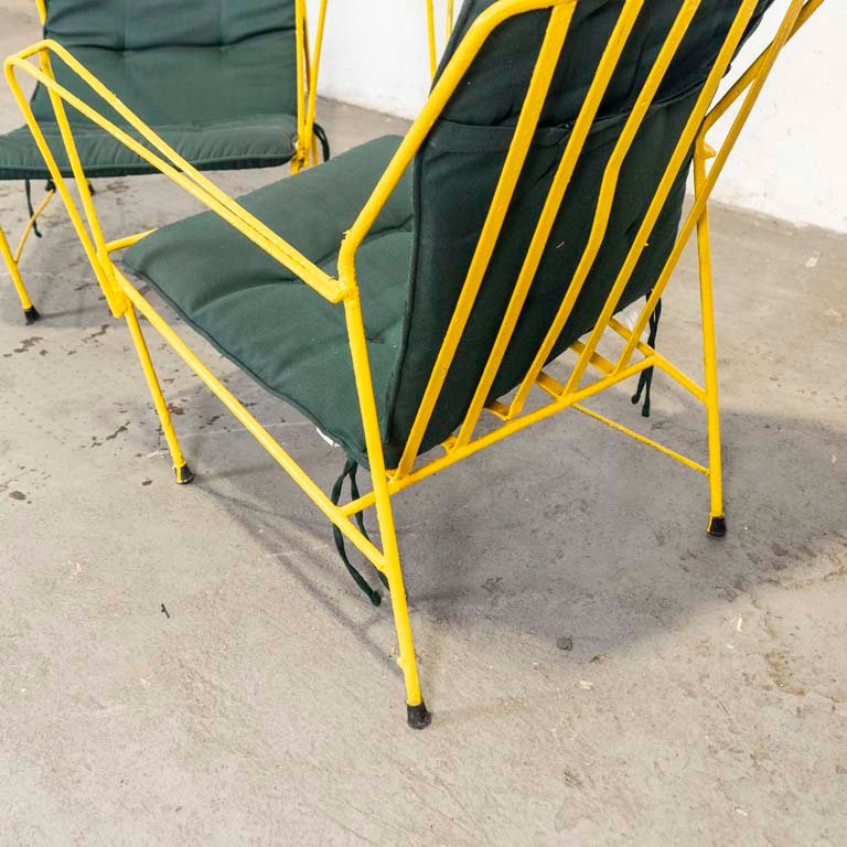 Sillones de exterior en hierro con detalles pintados y almohadones verdes - imagen 3