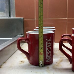 Conjunto de 14 Tazas Cerámicas: Nescafé, Coca-Cola y Diseños Festivos - imagen 16